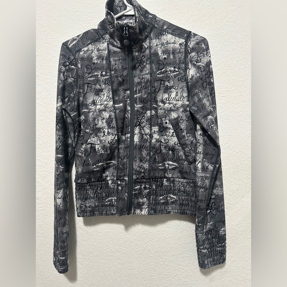 Lululemon Printed Activewear
Jacket Cardigan Women's Gray Full Zip size 4 - Picture 2 of 10